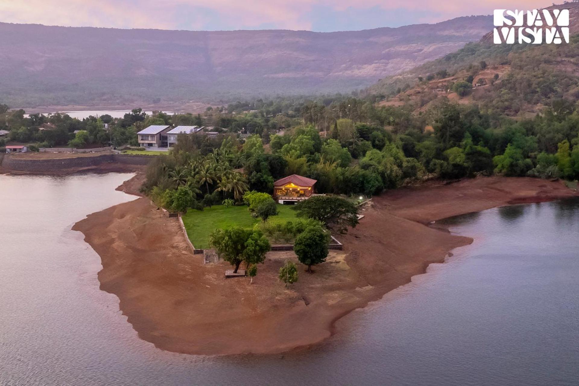 Stayvista At Three Shores With Lake View & Alfresco Dining Khamshet Экстерьер фото