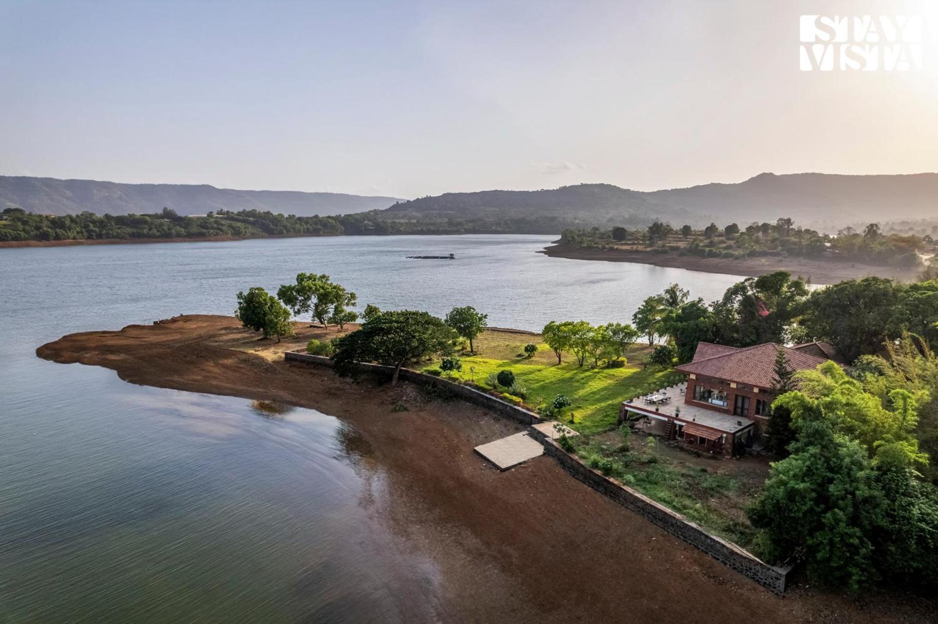 Stayvista At Three Shores With Lake View & Alfresco Dining Khamshet Экстерьер фото